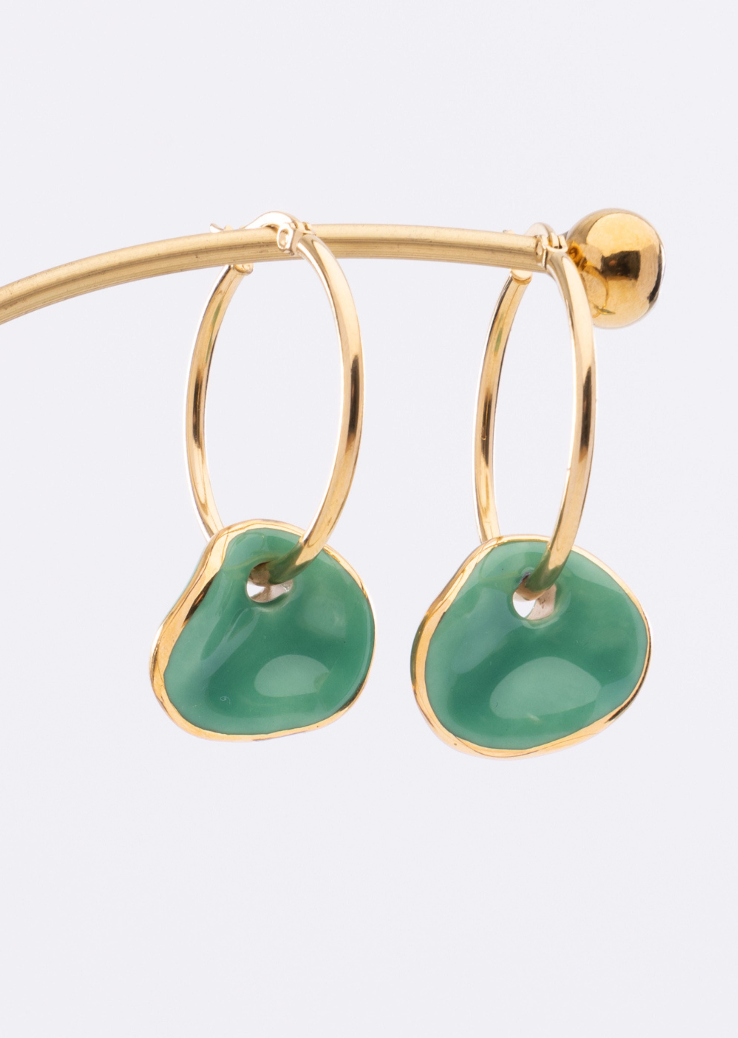 Small Wavy Hoop Earring (TG-910412)