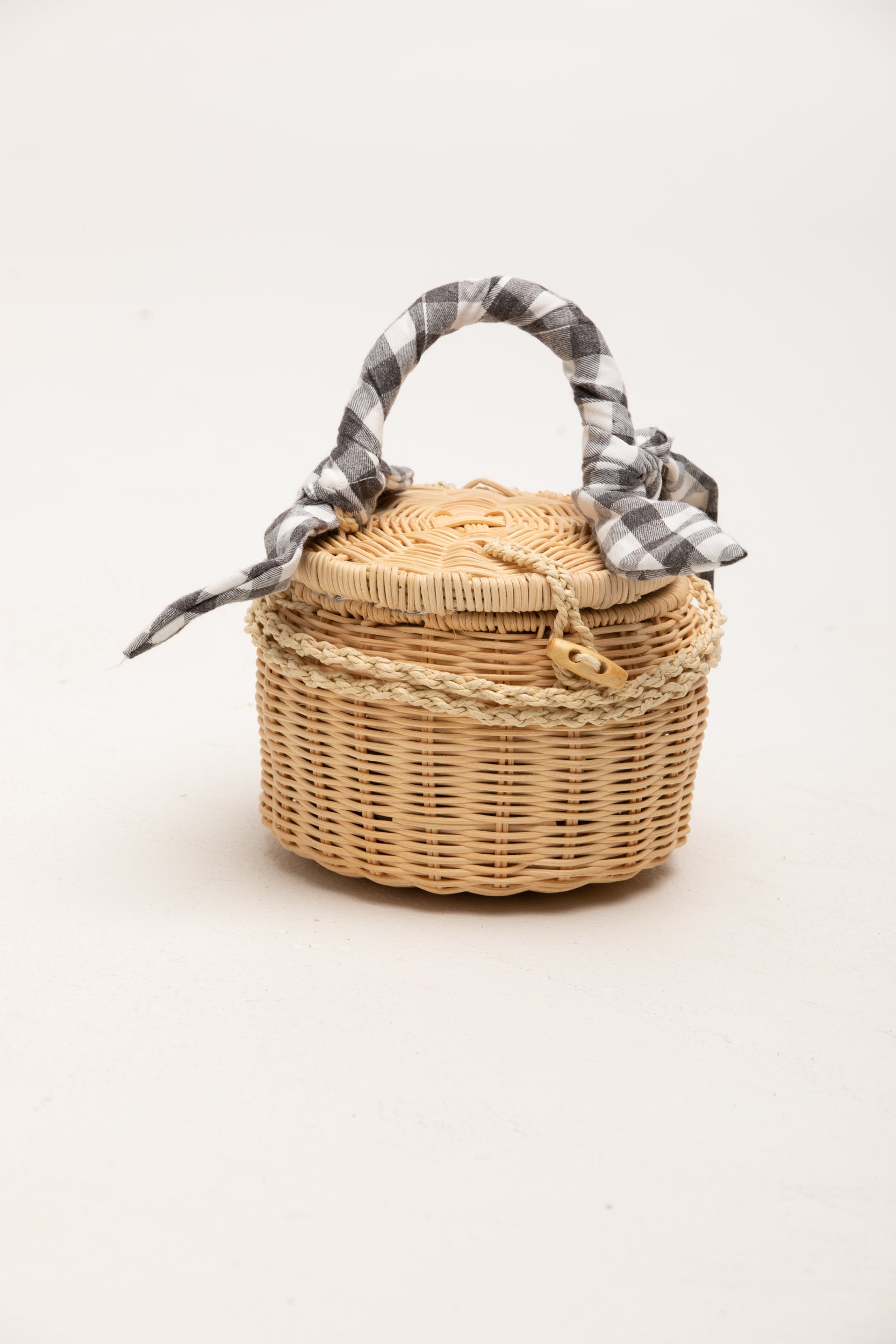 City Lights Collection-Picnic Wicker Hand Bag in Black